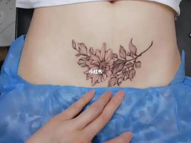 刨妇产伤疤遮盖素花纹身肚子纹身