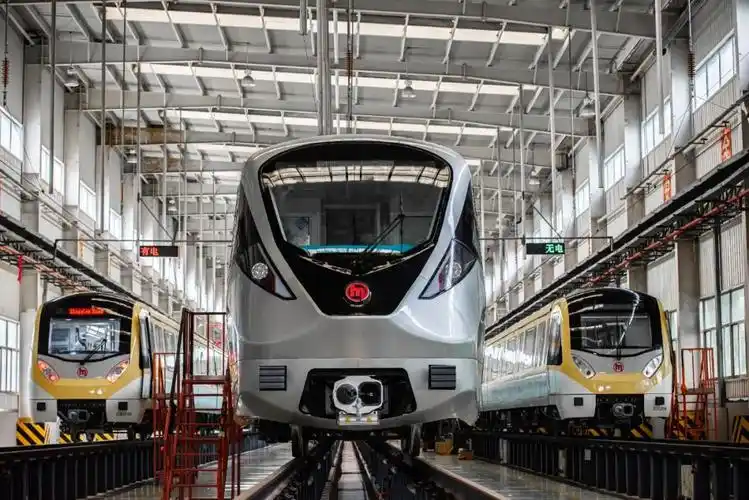 集团与中国中车签署了《系列化中国标准地铁列车研制及试验》合作协议