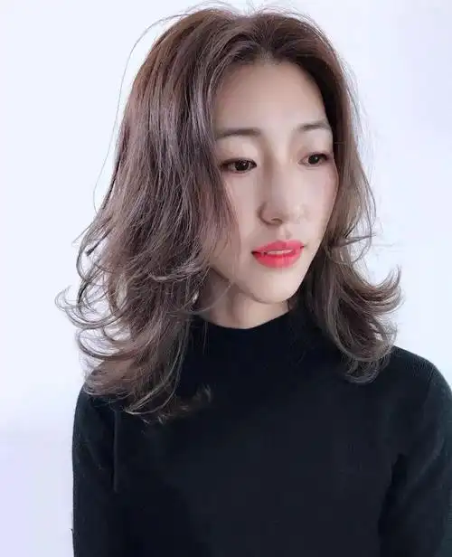 最洋气的锁骨发烫发造型