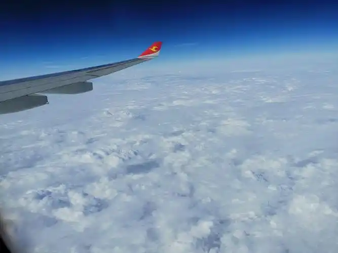 飞机上拍云彩