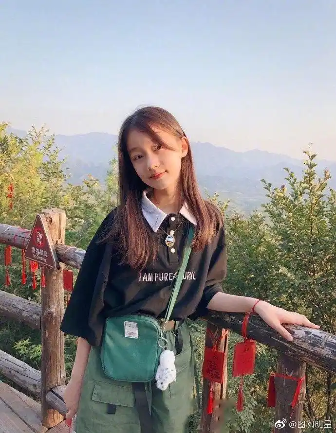 赵薇"女儿"纪姿含近照,10岁就初显少女模样!