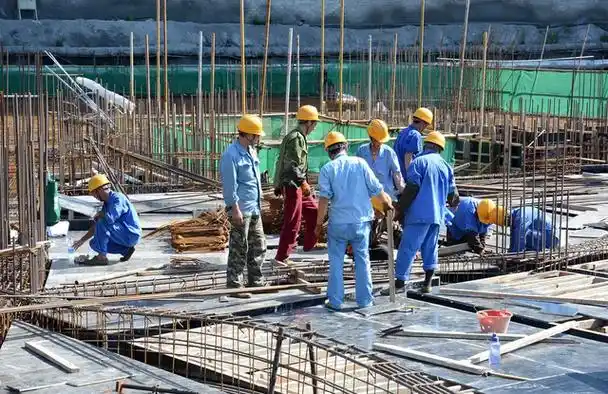 特别是工人的人身安全问题,目前智慧工地逐渐普及,各式各样