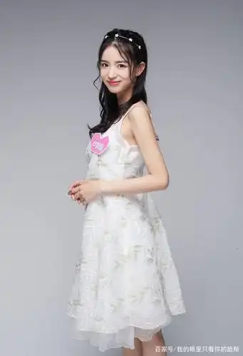 清纯虎牙妹妹——卢婧媛