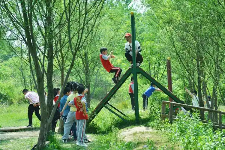 大冶实验小学启博现代农业基地三年级户外拓展活动