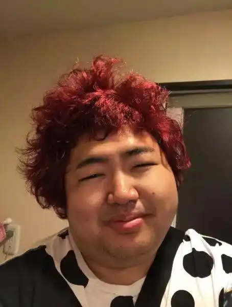 超丑肥宅男找了个不离不弃的漂亮女友成网红网友大呼不公平