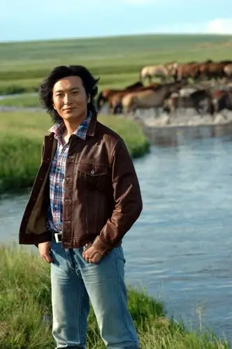 齐峰:投身草原文化 展现青春风采