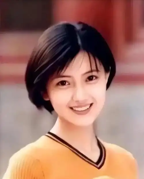 与高圆圆分手后,12年不谈恋爱没有绯闻,47岁娶旺夫妻子后爆红