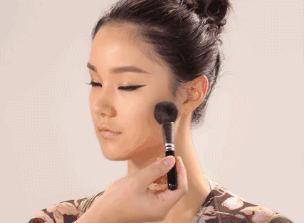 美妆新手不会选化妆刷手把手教你