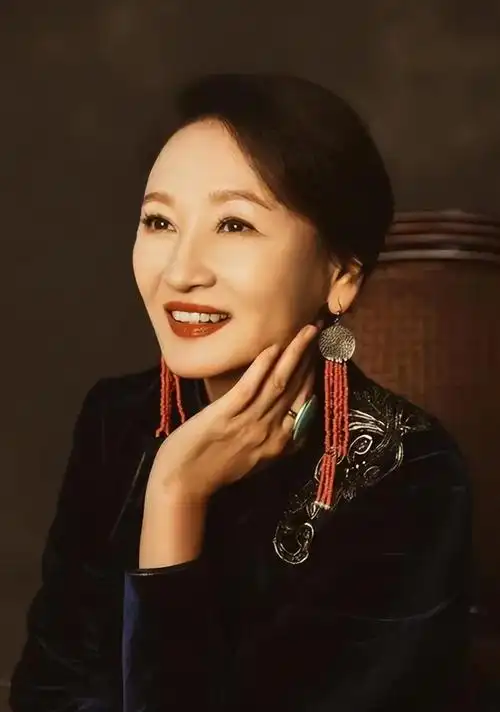 回顾腾格尔:喝酒送出去300万,6次求前妻复合被拒,小女儿成伤痛