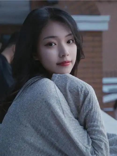 都2021年了还营销校花美貌人设还想红?