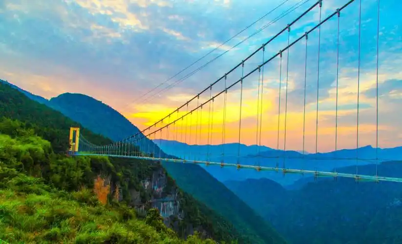 玻璃吊桥景区休闲娱乐新宠