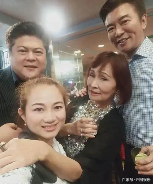 张佩华年轻时照片张佩华老了现状如何