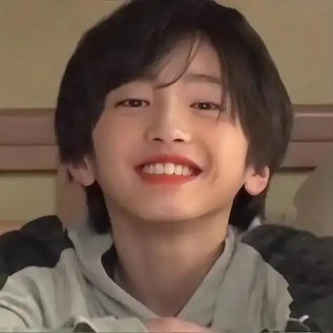 想求哈哈大笑的男生头像笑得浮夸笑得开心笑得眼睛眯成一条缝贼有感染