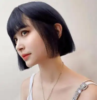 齐刘海是扮嫩减龄的最佳直发刘海发型哦!它可以让妹纸们显得青春靓丽.