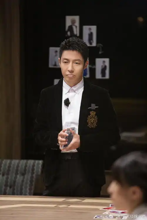 明星大侦探#【高清剧照】之撒贝宁 撒金钢撒金钢不仅身材闪闪发钢