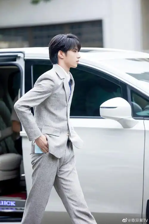 刘耀文萌探探探案灰色西装路透##萌探2录制爷快回##萌探探探案