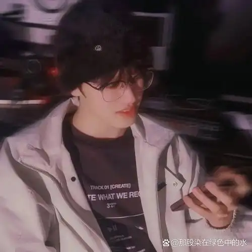 张极wechat氛围感头像. 拿图自截 礼貌拿图