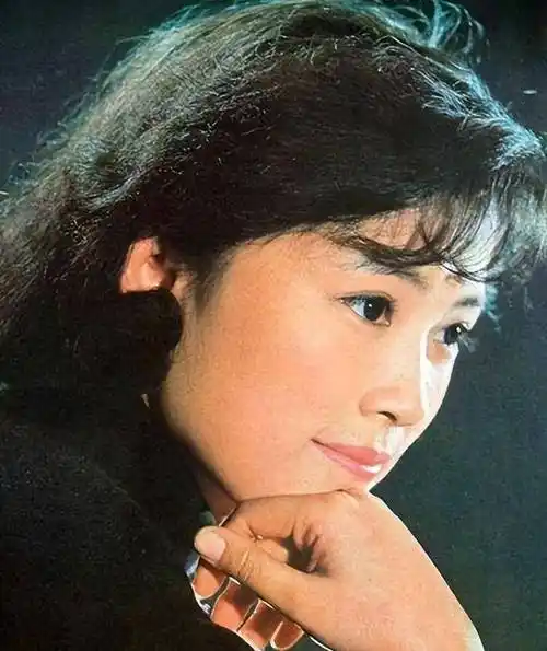 宋春丽:为了事业错过当母亲,与教授丈夫恩爱42年,61岁再当妈_演技