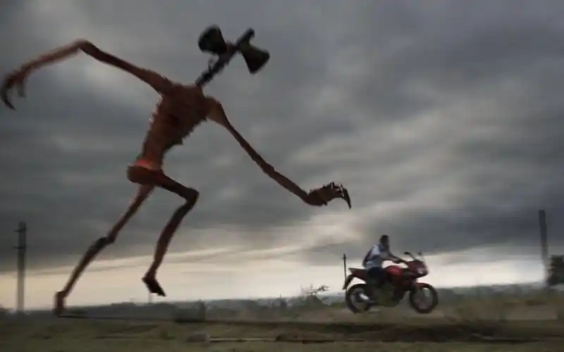 恐怖短片警笛头大逃杀