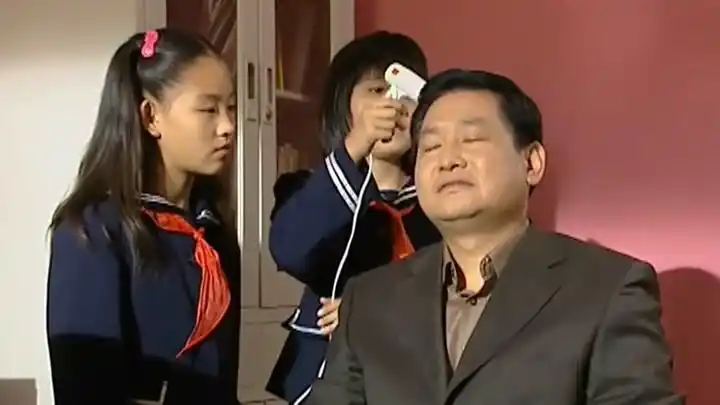 快乐星球:笨笨发明表扬吹风机,主任性情大变,同学们都不适应了