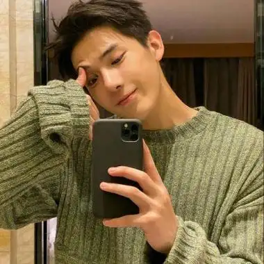 由美头网整理发布,男生头像频道提供更多与精致,生活,温柔,阳光相关的