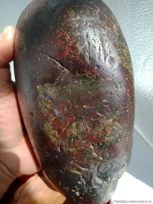 五彩玻璃陨石(透光)(局部吸磁)