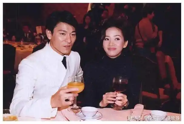 揭秘刘德华与朱丽倩:从相识到相爱,一段美好而真实的恋爱历程