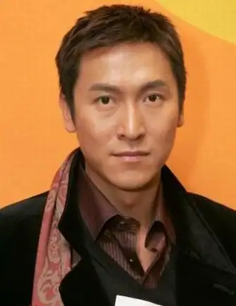 港星陈浩民马德钟强行搂抱亲吻女星 被斥禽兽不如