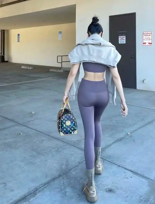 男生们相对喜欢骨架版瘦的美女还是喜欢微胖肉感的女生呢 ? - 知乎