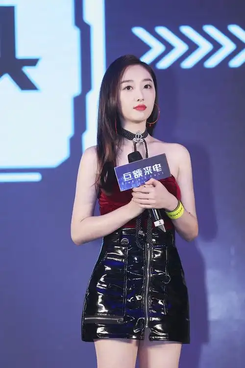 《巨额来电》定档12月8日 蒋梦婕陈学冬实力解密