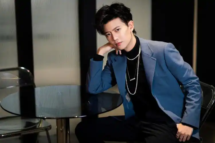 任嘉伦《凤凰台上》将拍,女主彭小苒颜值高,古装剧又有天花板了_腾讯