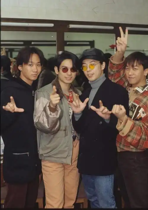 黄家驹62岁冥诞 beyond成员晒旧照送祝福