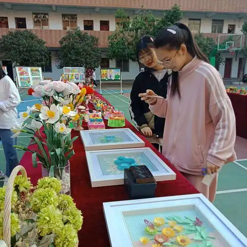 2019年第十八届校园文化艺术节——"美术,手工,书法"作品展