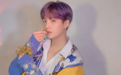 电脑平板电视机1680x1050防弹少年团bts闵玧其suga比心壁纸