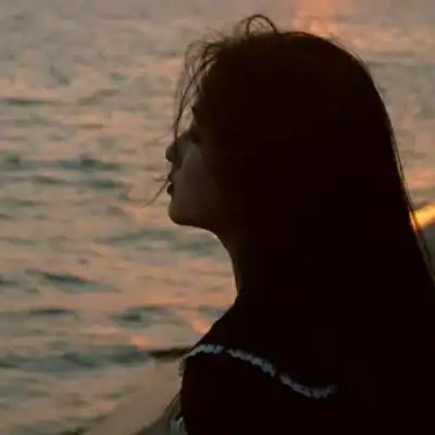 伤感头像侧脸女高清好看的女生头像侧脸伤感图片
