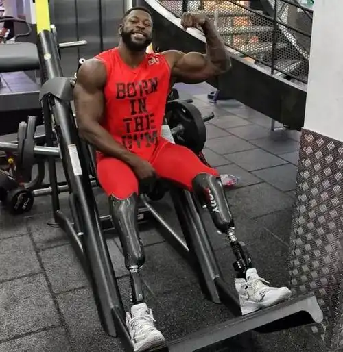 上半身肌肉diao炸天,但下半身才是他的骄傲