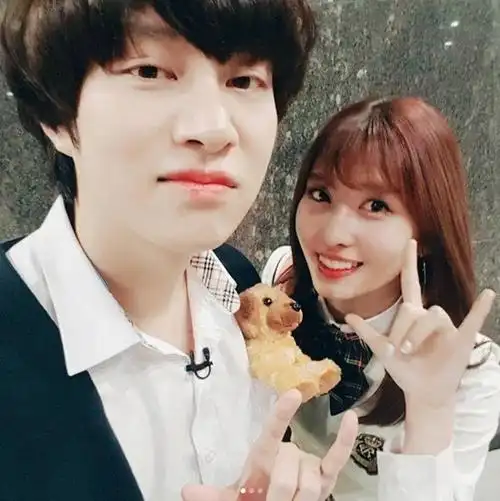 金希澈平井桃恋情是真的吗金希澈平井桃在一起多久了