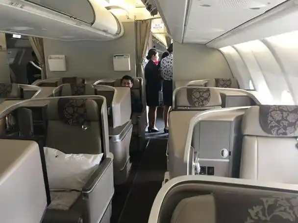 为什么有钱人都选择坐头等舱?这其中有什么不同?空姐说出了真相