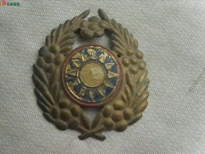 [欣赏] 民国时期:军官铜帽徽一个