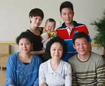 周野芒是谁现任妻子王之夏近期拍摄作品