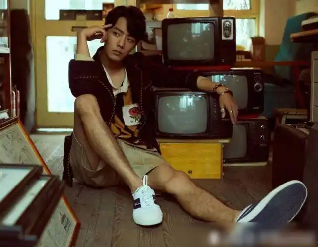 肖战毛发也太旺盛了,从小腿到腹部的体毛,网友看完态度直接转变_网易