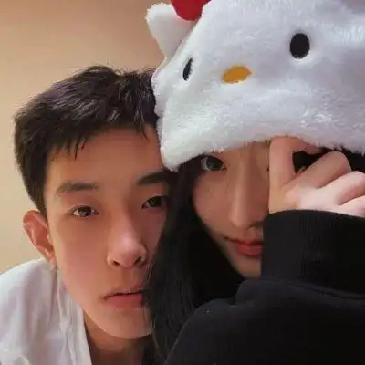 情侣头像简单干净大方一左一右甜蜜情侣高清微信头像图片大全