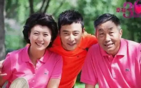 杜源4岁认识妻子结婚40年零绯闻背后有争吵有泪水也有爱