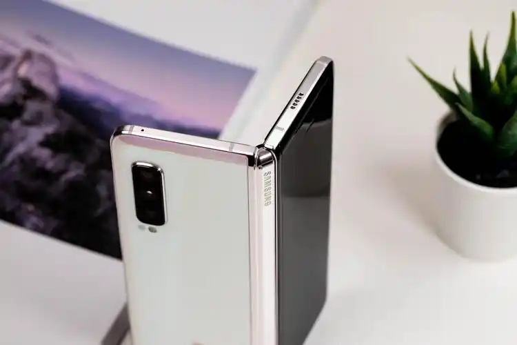 原创折叠屏形态多任务处理三星w205g版手机体验