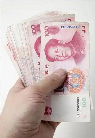 手拿人民币特写_全景网