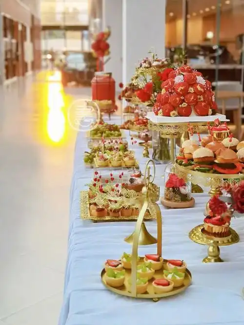 宝马4s店活动甜品台