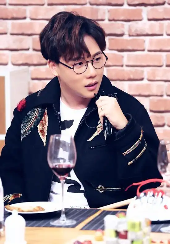 刘维即兴口播《茜你一顿饭》同曹云金互调侃_滚动_中国小康网