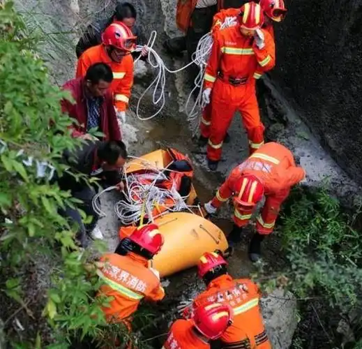 翼装飞行女大学生陨落天门山,悲歌当泣,致敬!