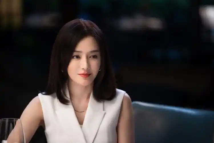 秦岚《怪你过分美丽》人物剧照图片[8/8]_电视剧_美桌网