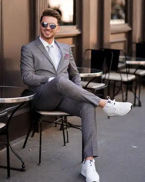 西裤运动鞋穿得舒适看得顺眼这就是时髦